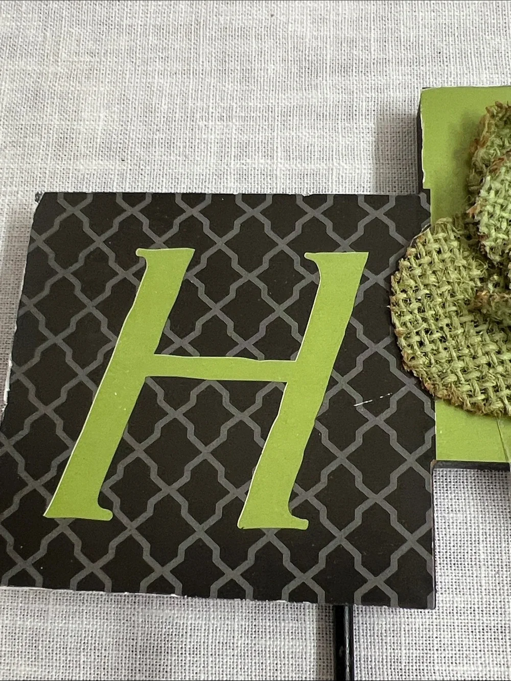 🌞 Home Wall Decor 'HOME' Hook Coat Rack with Green Burlap Flower for “o”